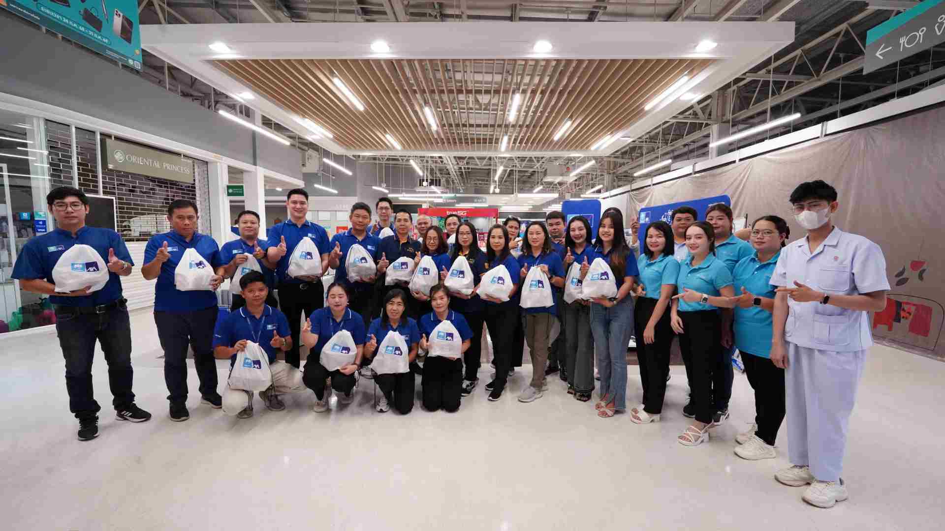 กรุงไทย - แอกซ่า ประกันชีวิต มอบความห่วงใย ผ่านกิจกรรมคาราวาน